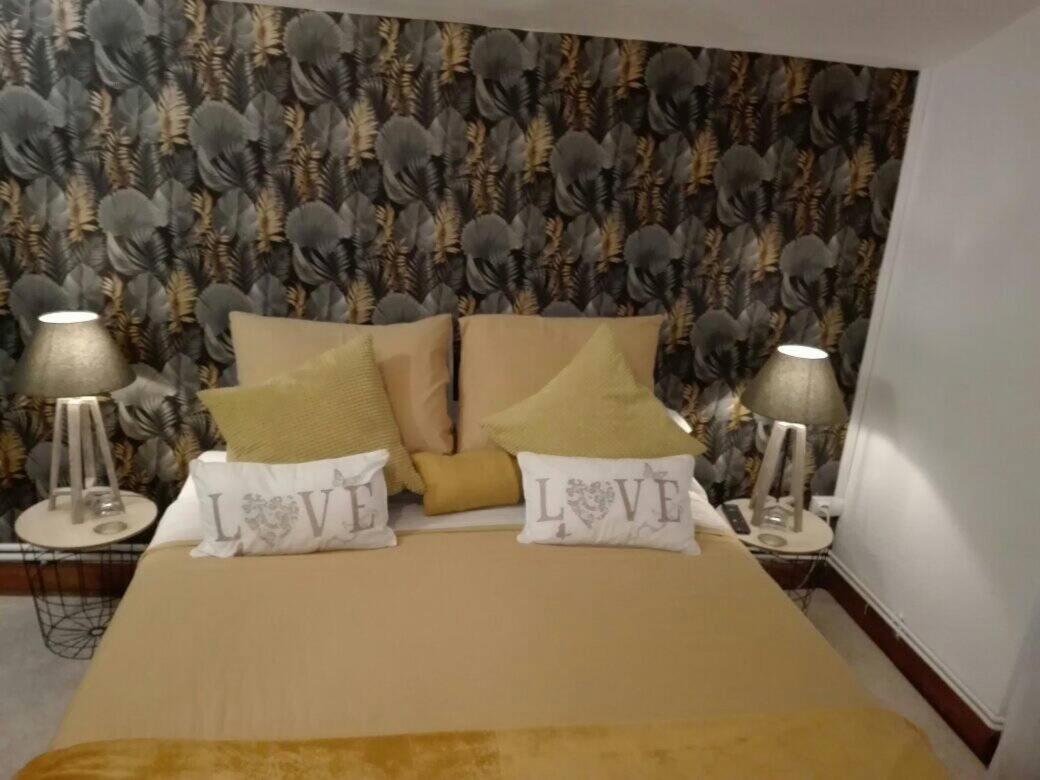 L'Esquilon Chambre D'Hote Bed and Breakfast Thiat Eksteriør billede