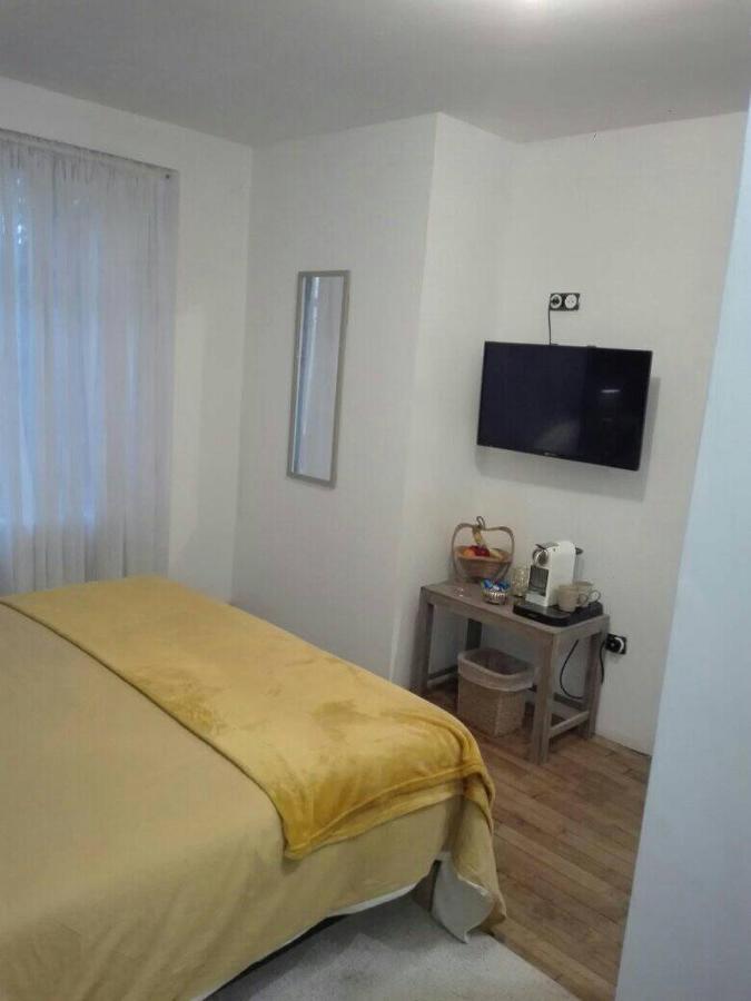 L'Esquilon Chambre D'Hote Bed and Breakfast Thiat Eksteriør billede